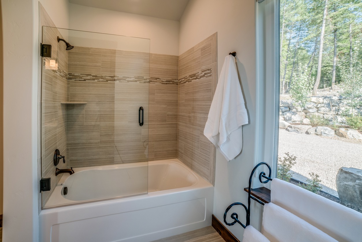 Shower & Tub Installation in Las Lomas